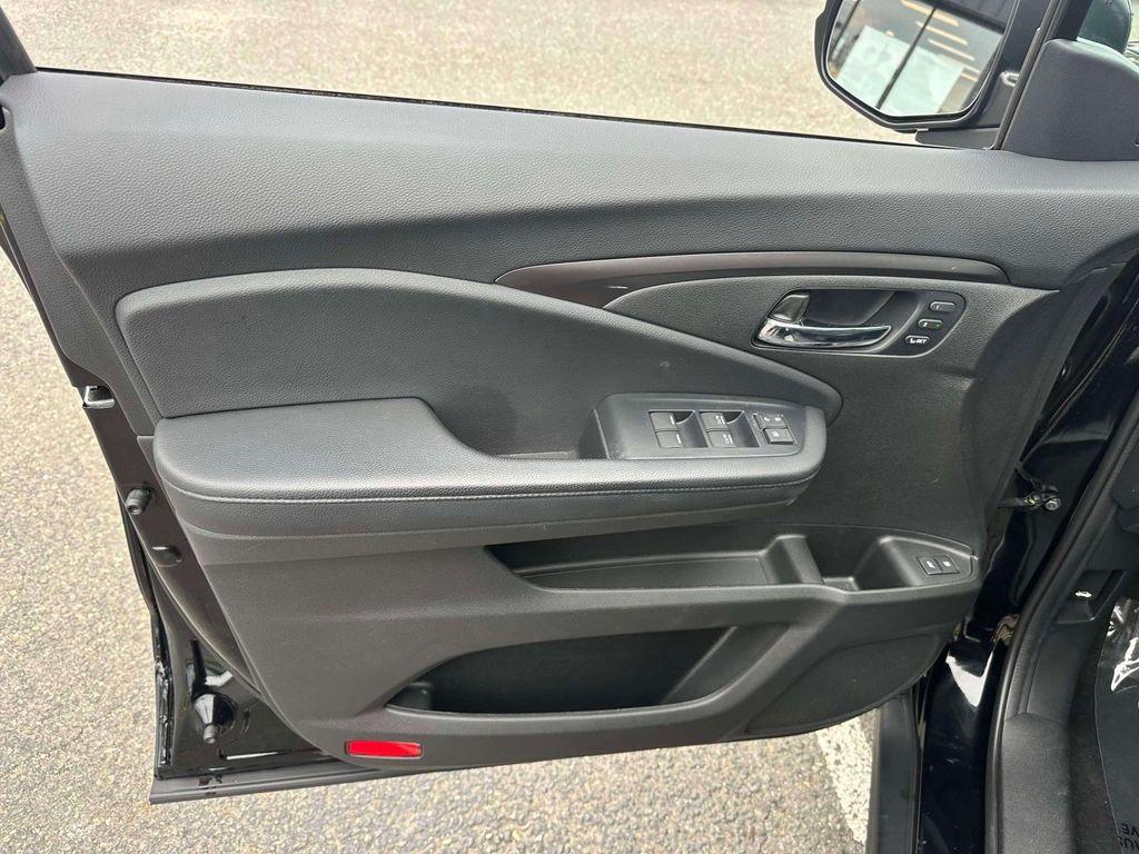 used 2022 Honda Pilot car, priced at $29,998