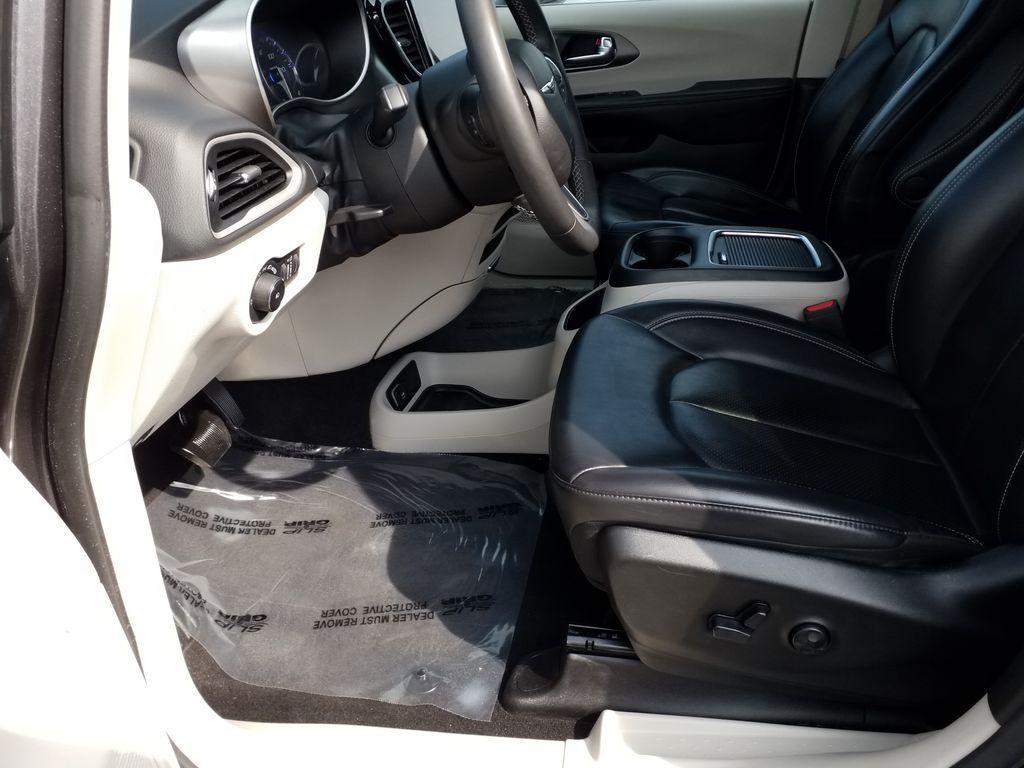 used 2023 Chrysler Pacifica car, priced at $25,226