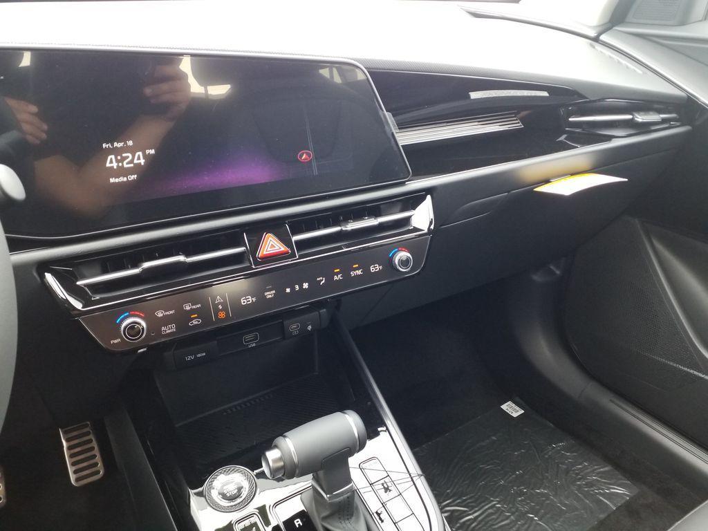 new 2025 Kia Niro car, priced at $34,205