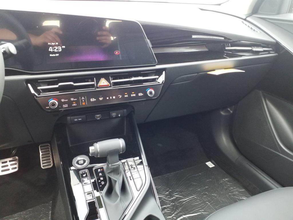 new 2025 Kia Niro car, priced at $34,205
