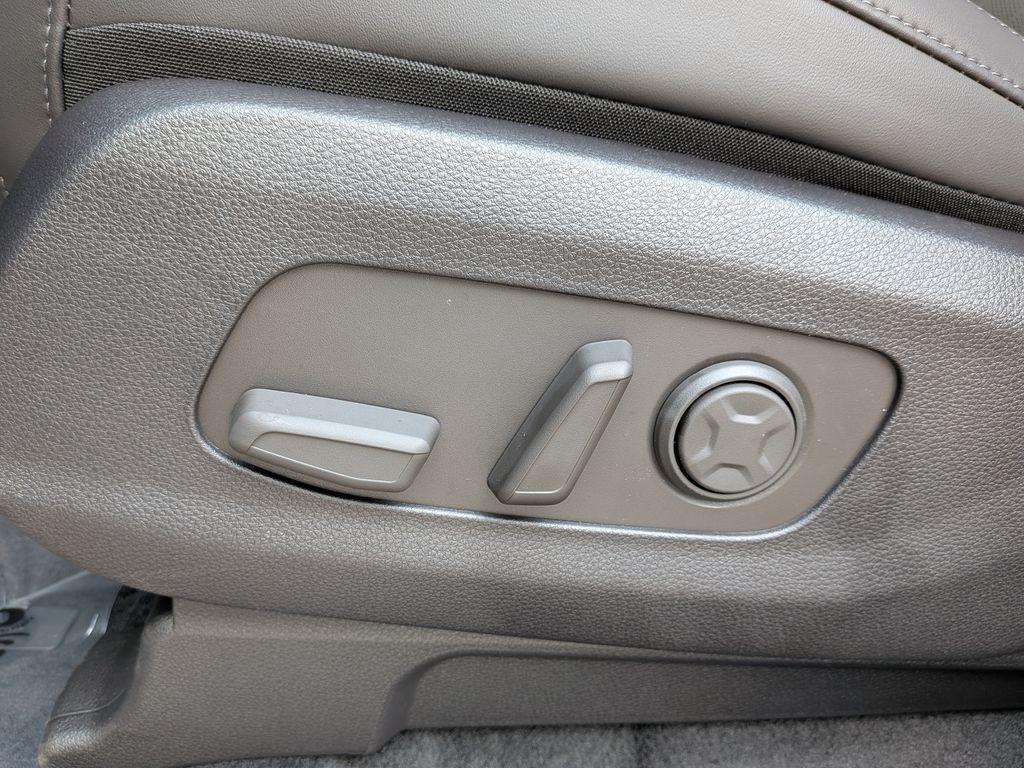new 2026 Kia Carnival Hybrid car, priced at $51,315