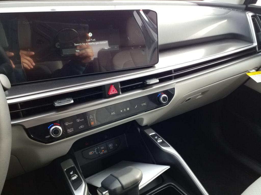 new 2025 Kia Sorento car, priced at $40,008