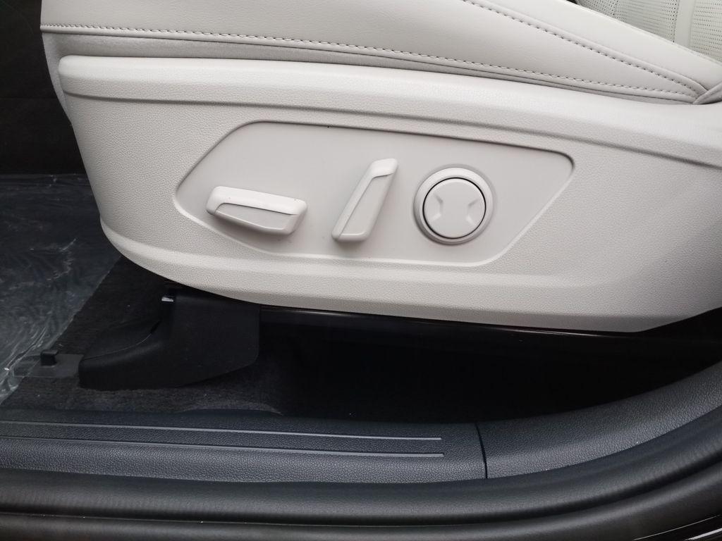 new 2025 Kia Sorento car, priced at $40,008