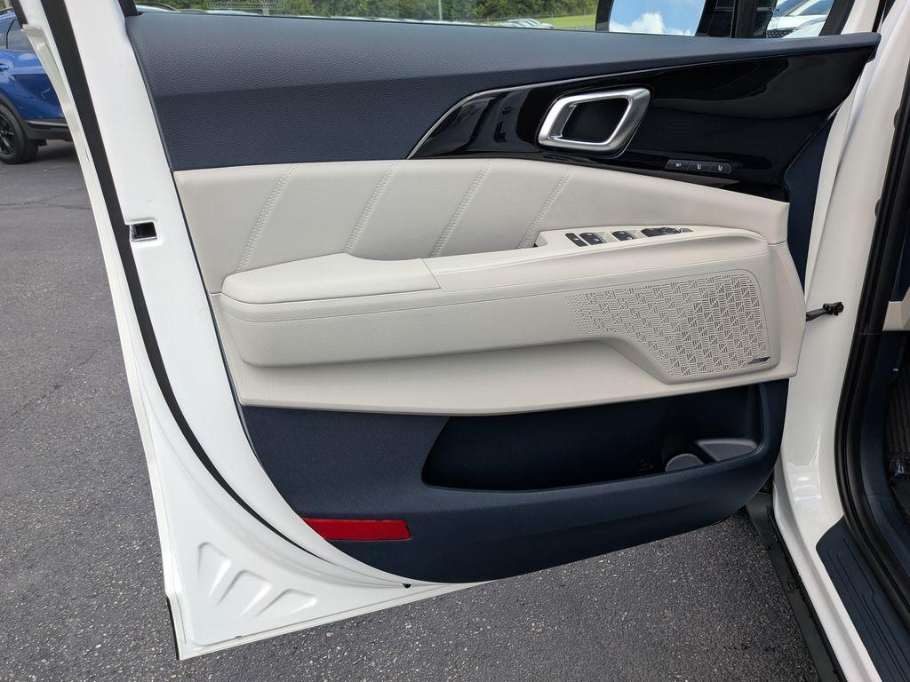 new 2026 Kia Carnival Hybrid car, priced at $55,020