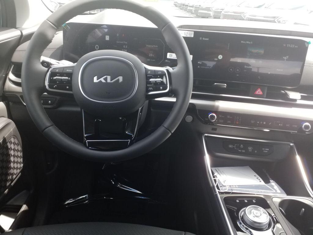 new 2025 Kia Carnival Hybrid car, priced at $55,200