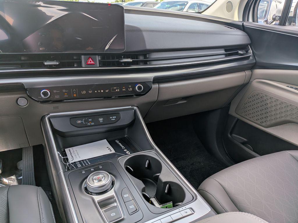 new 2026 Kia Carnival Hybrid car, priced at $42,685
