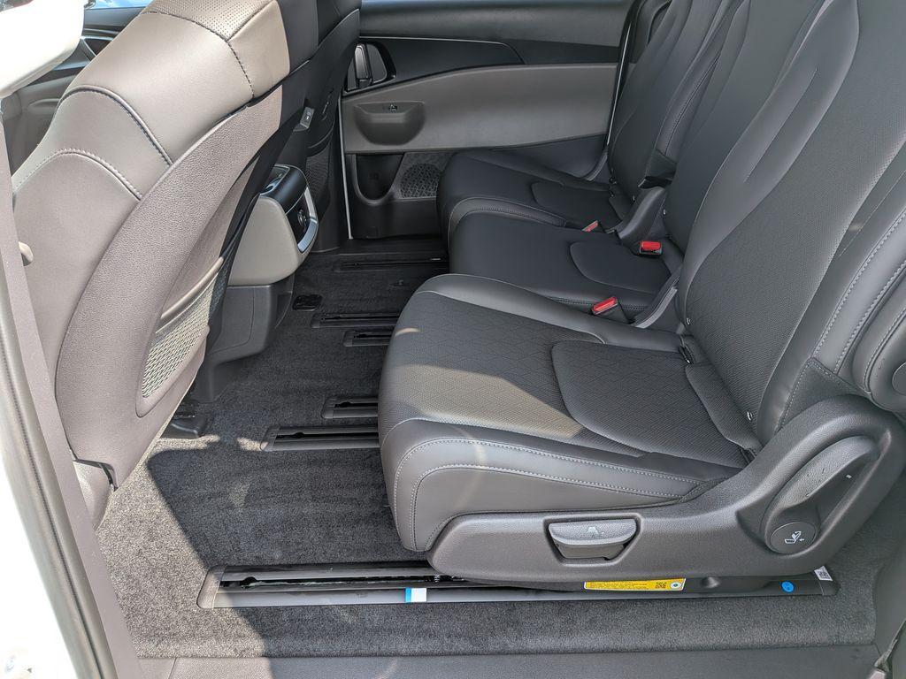 new 2026 Kia Carnival Hybrid car, priced at $42,685