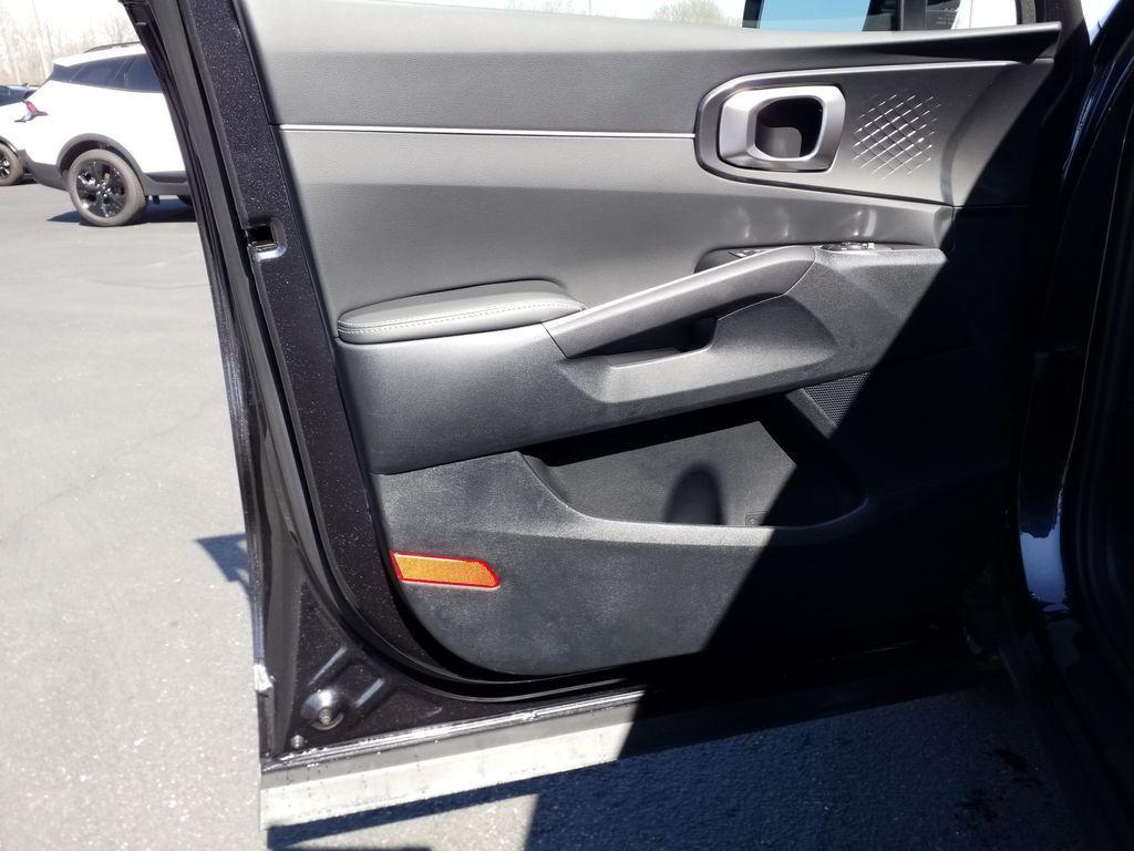new 2025 Kia Sorento car, priced at $39,821