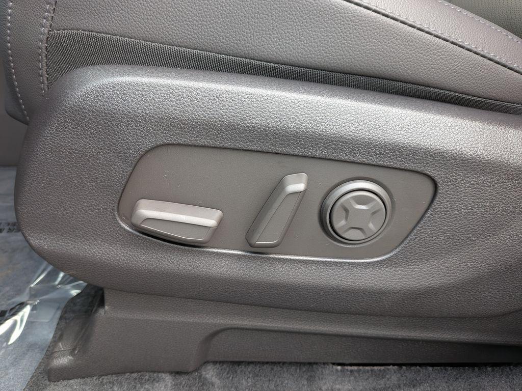 new 2026 Kia Carnival Hybrid car, priced at $55,315