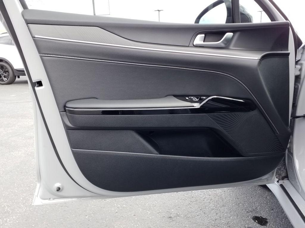 new 2025 Kia K5 car, priced at $31,645