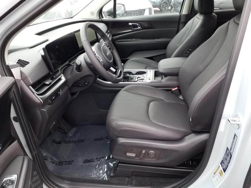 new 2025 Kia Carnival car, priced at $48,630