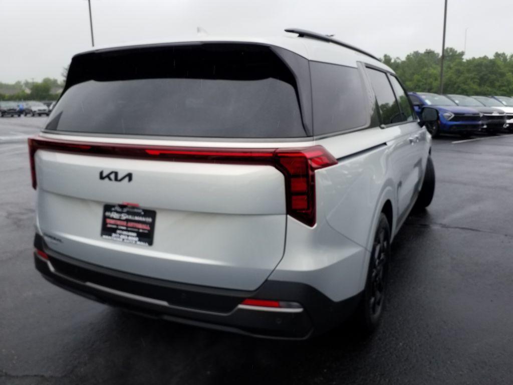 new 2025 Kia Carnival car, priced at $48,630
