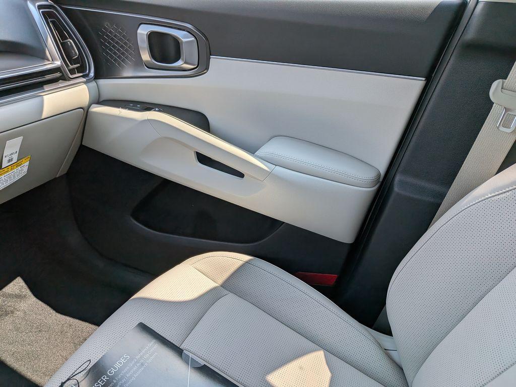 new 2025 Kia Sorento Hybrid car, priced at $39,552