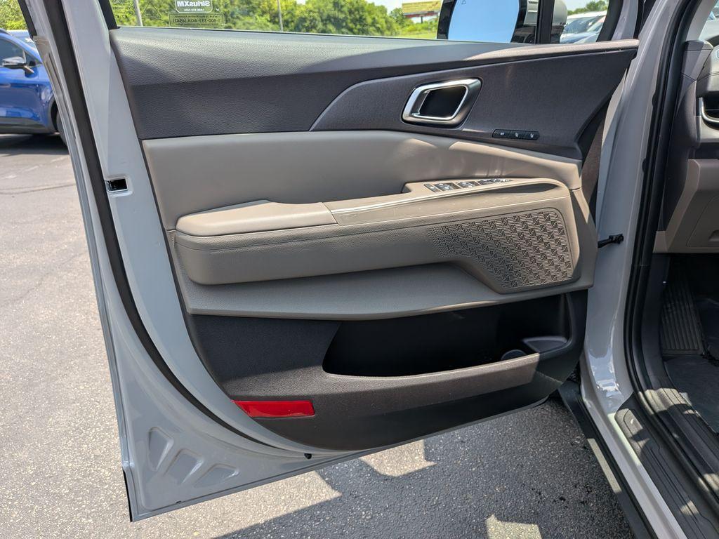 new 2026 Kia Carnival Hybrid car, priced at $48,786