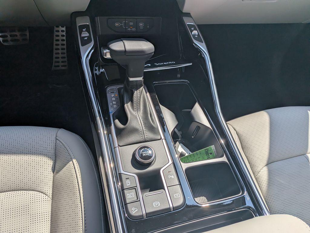 new 2025 Kia Sorento car, priced at $38,610