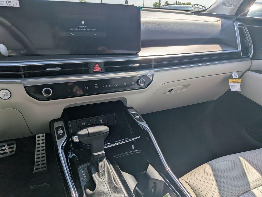 new 2025 Kia Sorento car, priced at $38,610