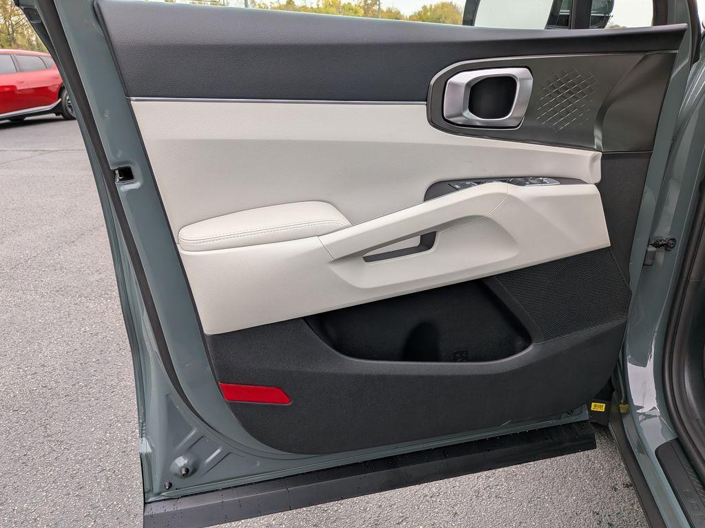 new 2026 Kia Sorento Hybrid car, priced at $39,900