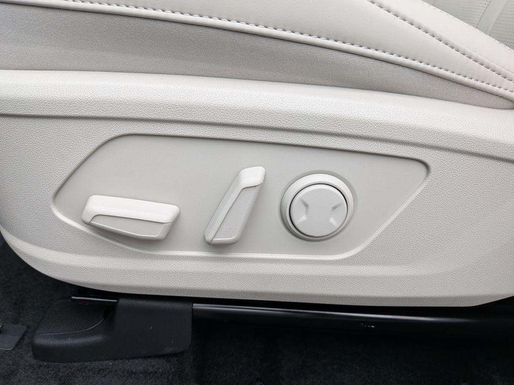 new 2026 Kia Sorento Hybrid car, priced at $39,900