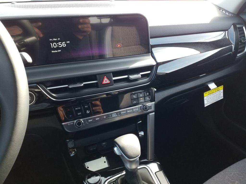 new 2025 Kia Seltos car, priced at $28,140