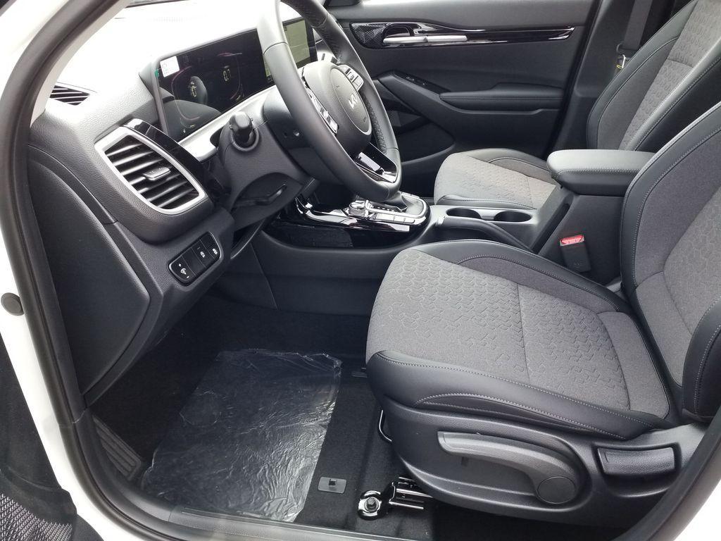 new 2025 Kia Seltos car, priced at $28,670