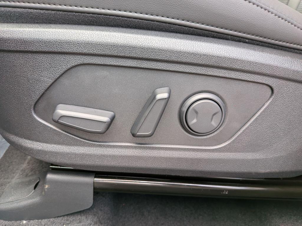 new 2025 Kia Sorento car, priced at $40,338