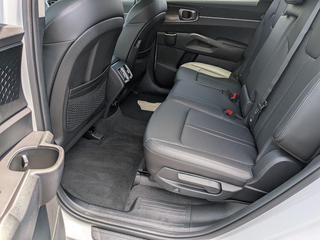 new 2025 Kia Sorento car, priced at $33,931
