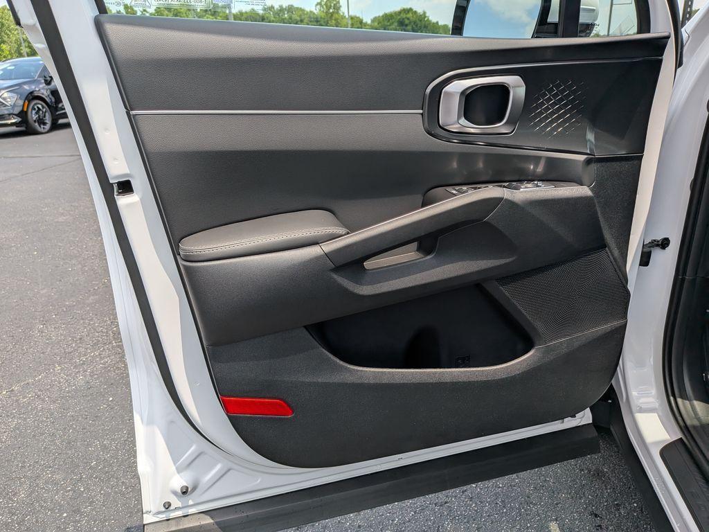 new 2025 Kia Sorento car, priced at $33,931