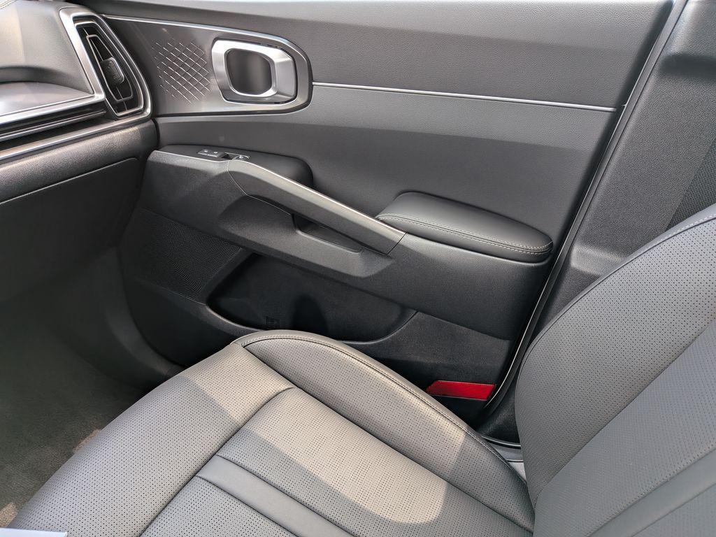 new 2025 Kia Sorento car, priced at $33,931