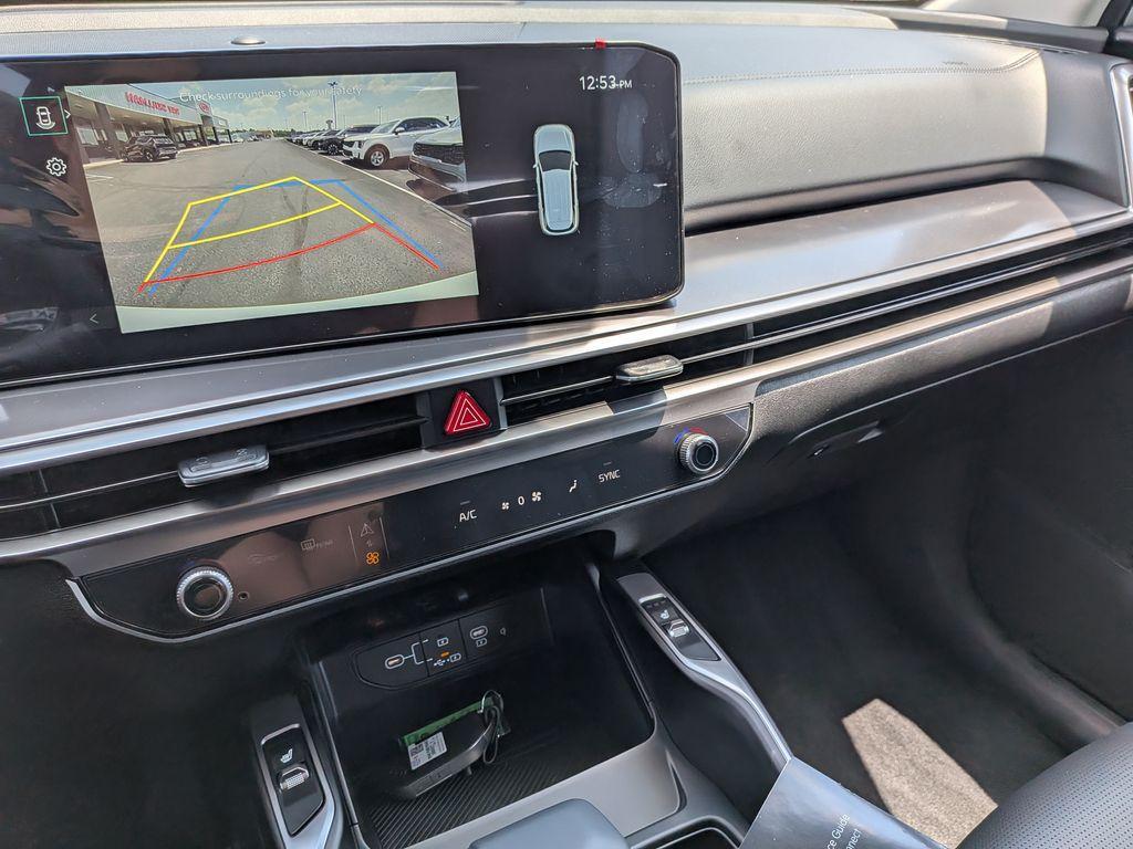 new 2025 Kia Sorento car, priced at $33,931