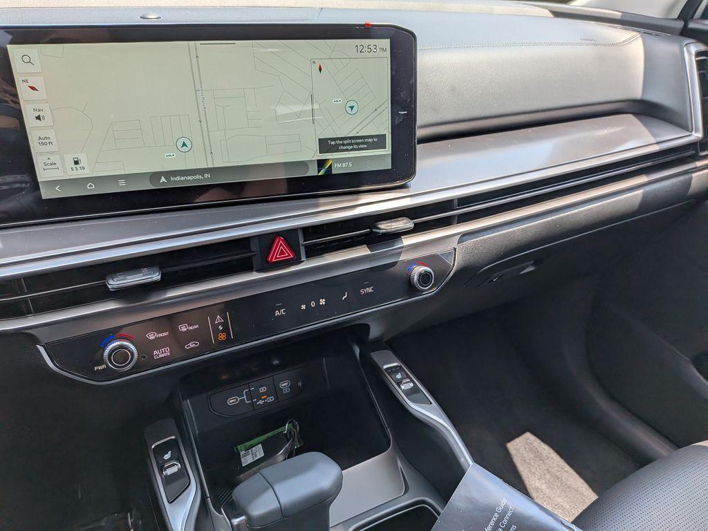 new 2025 Kia Sorento car, priced at $33,931