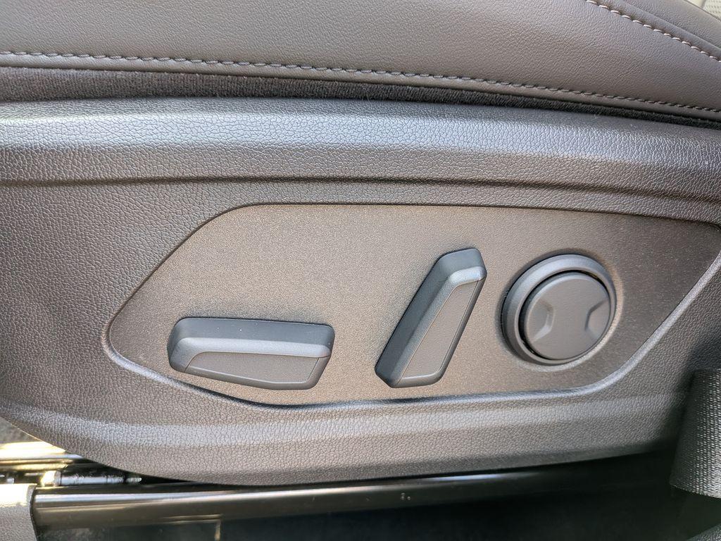 new 2026 Kia Sorento car, priced at $40,070