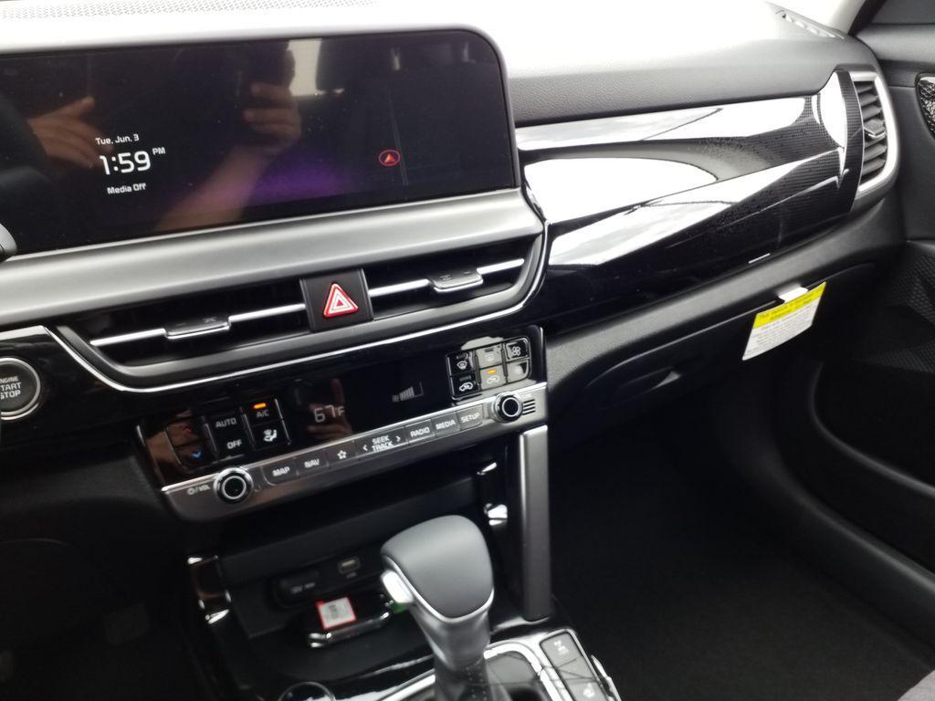 new 2025 Kia Seltos car, priced at $28,670
