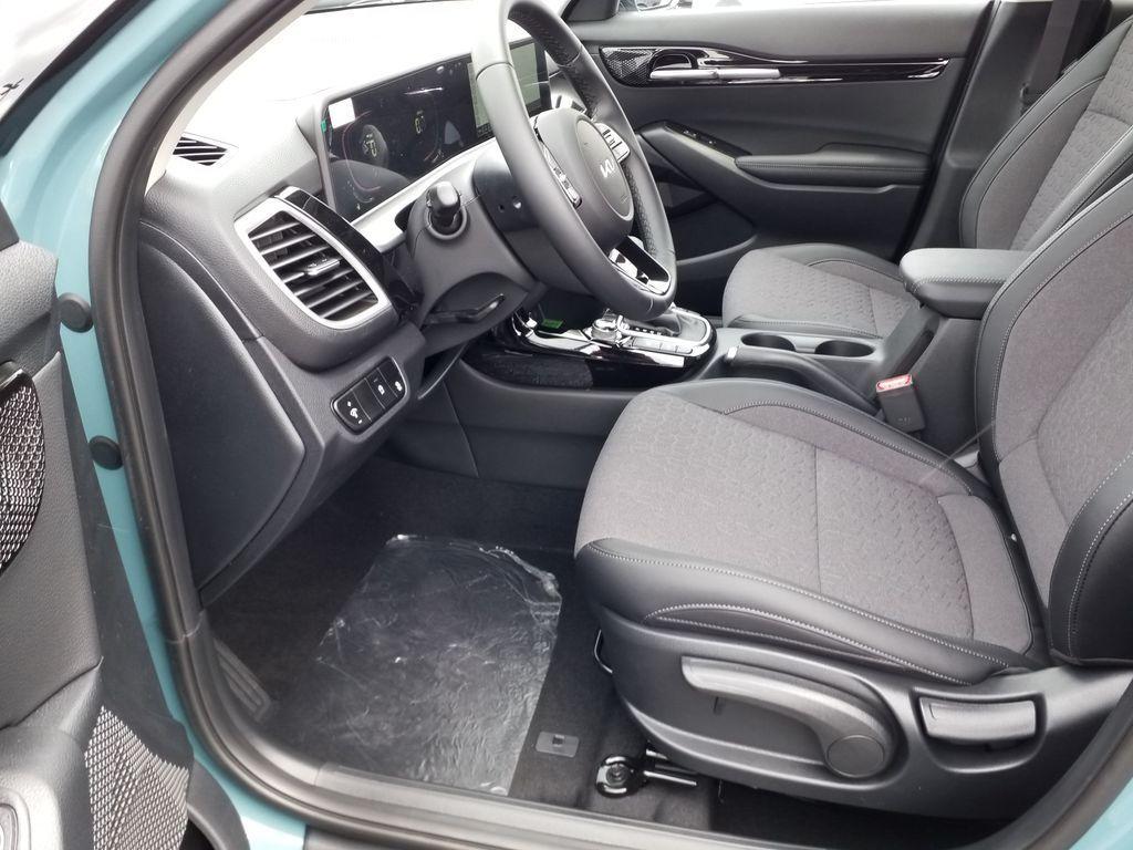 new 2025 Kia Seltos car, priced at $28,670