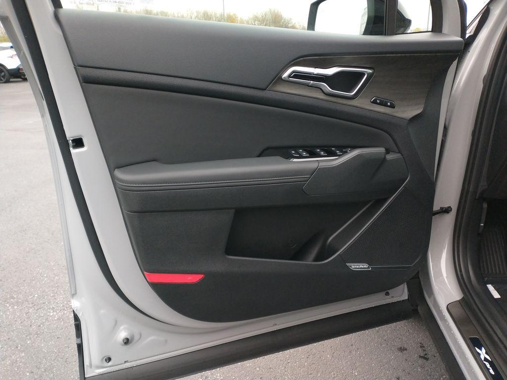 new 2025 Kia Sportage car, priced at $40,360