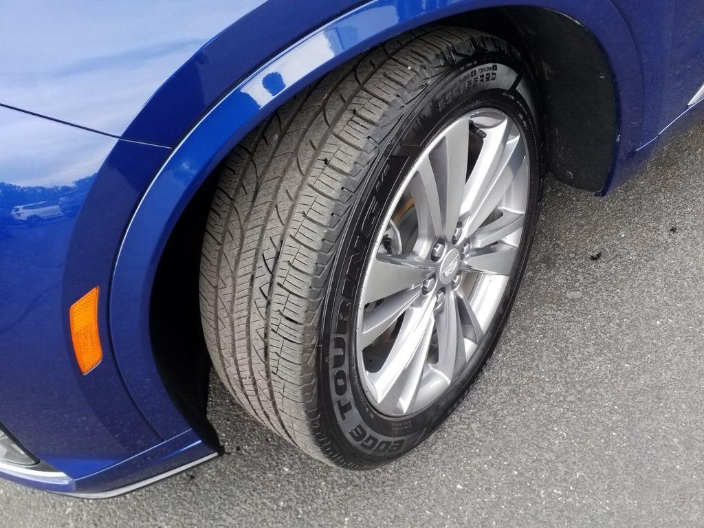 used 2023 Cadillac XT6 car, priced at $35,988