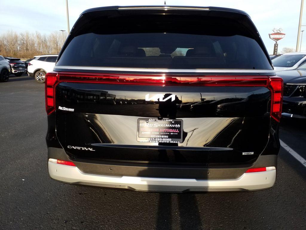 new 2025 Kia Carnival Hybrid car, priced at $42,655