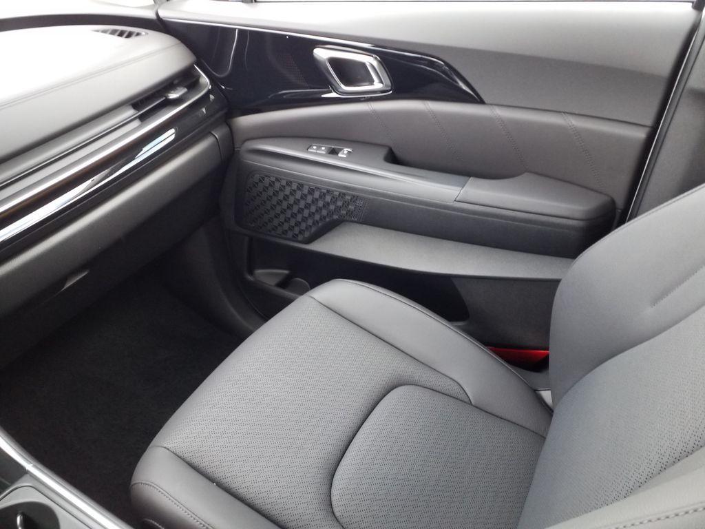 new 2025 Kia Carnival car, priced at $55,255