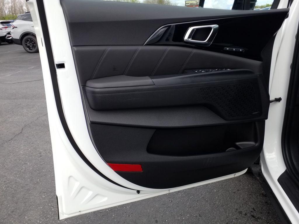 new 2025 Kia Carnival car, priced at $55,255