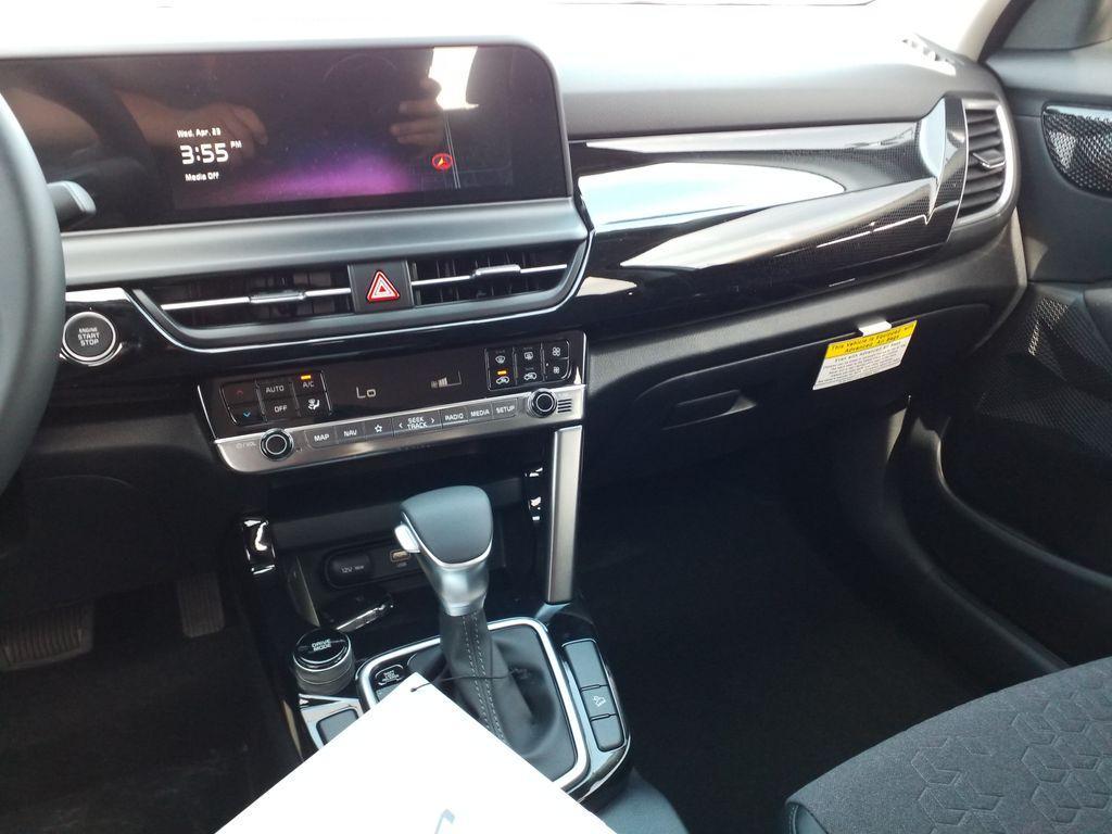 new 2025 Kia Seltos car, priced at $28,070