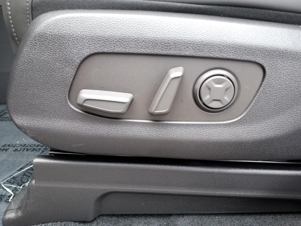 new 2025 Kia Carnival Hybrid car, priced at $45,930