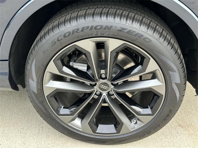 new 2025 Audi Q7 car, priced at $77,605