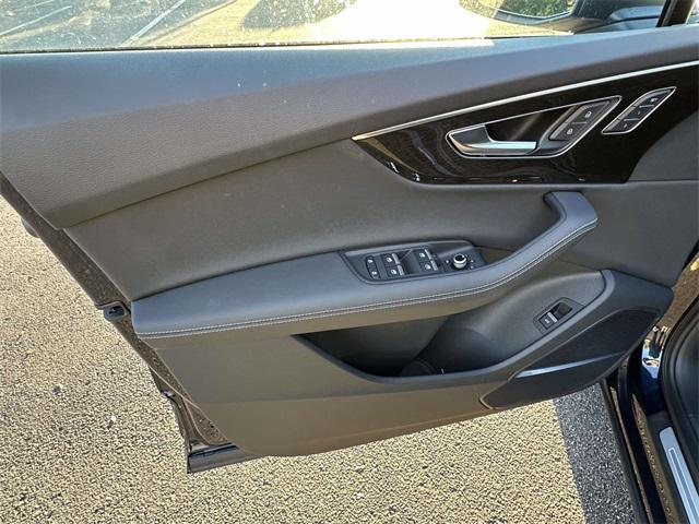 new 2025 Audi Q7 car, priced at $77,580