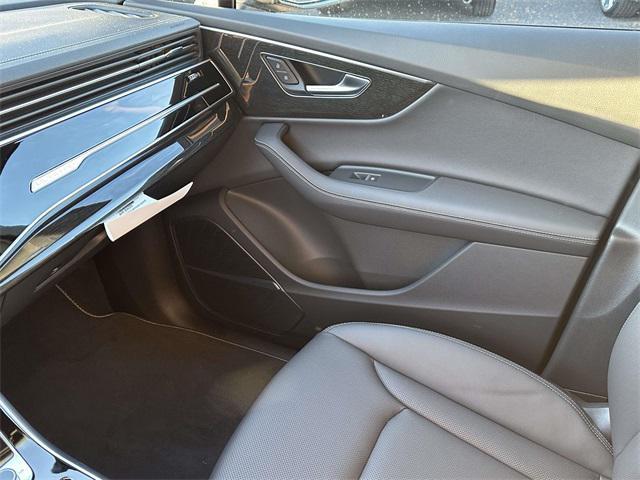 new 2025 Audi Q7 car, priced at $77,580