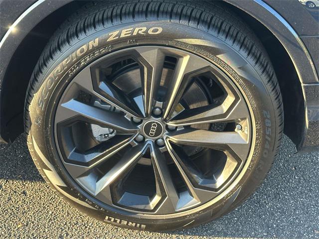 new 2025 Audi Q7 car, priced at $77,580