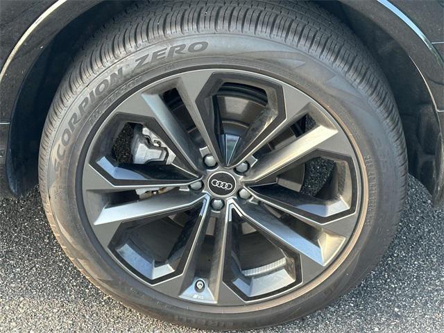 used 2025 Audi Q7 car, priced at $62,300