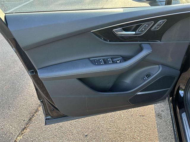 used 2025 Audi Q7 car, priced at $62,300