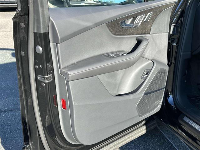 new 2025 Audi Q7 car, priced at $77,750