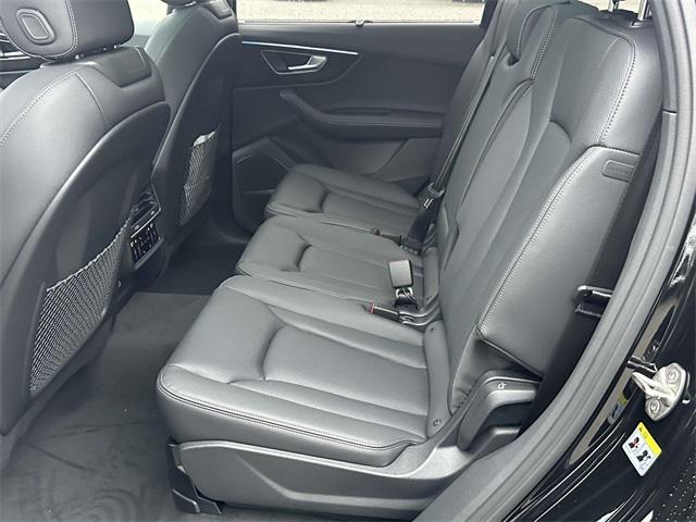 new 2025 Audi Q7 car, priced at $76,350