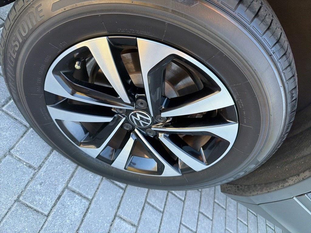 used 2024 Volkswagen Tiguan car
