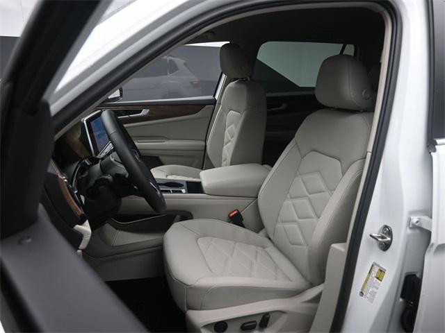 new 2025 Volkswagen Atlas car, priced at $38,576